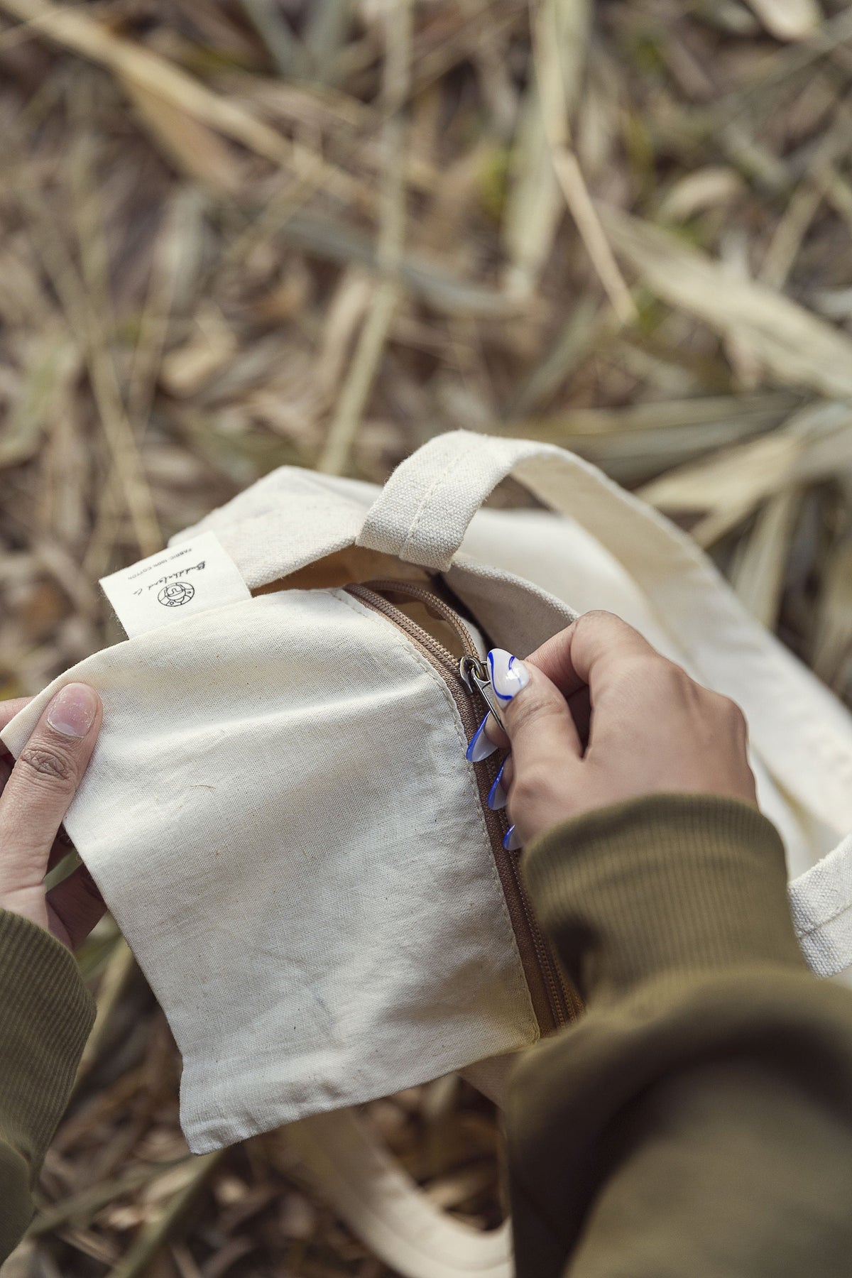 Handmade Cotton Zipper Tote Bag: Dreamcatcher Design